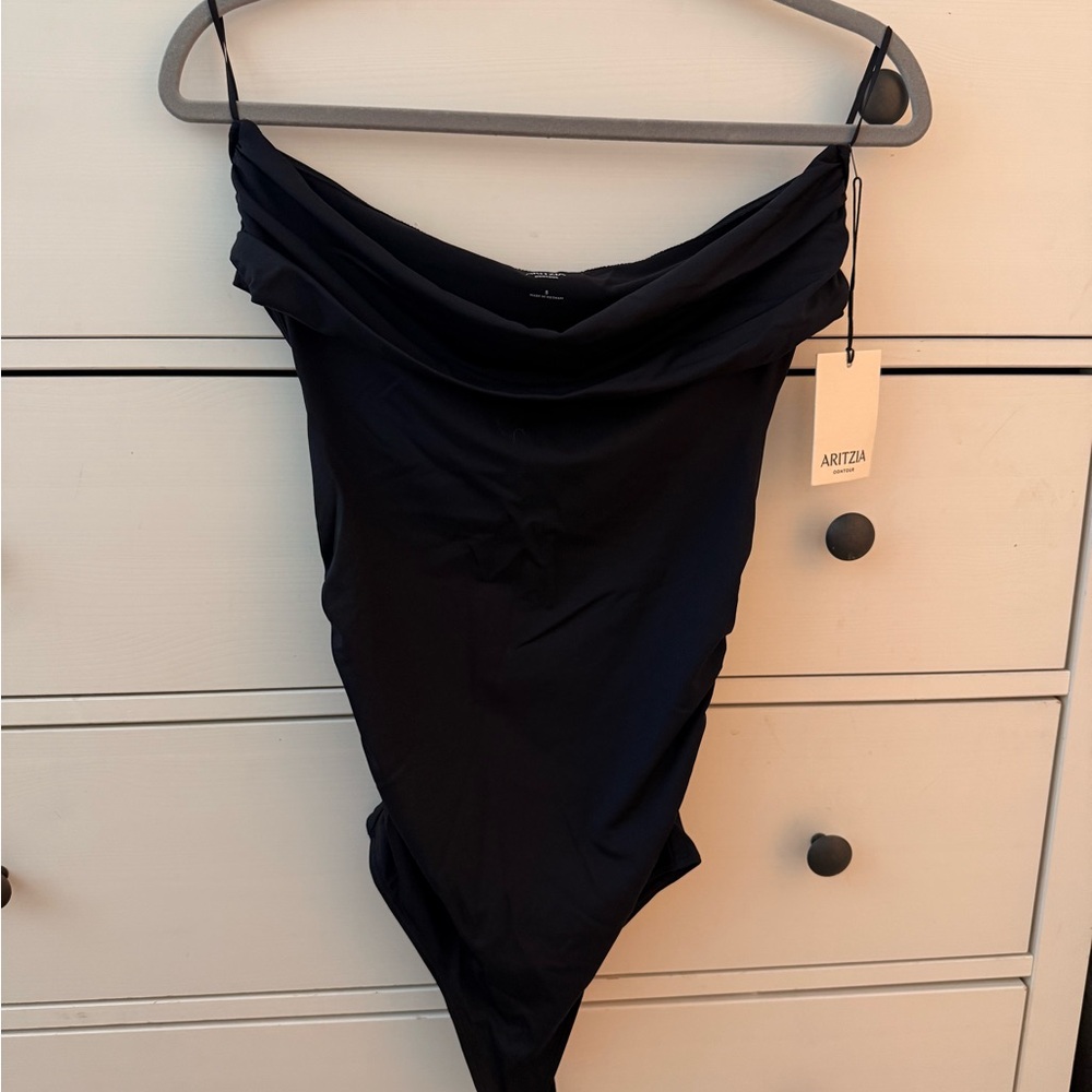 NWT Aritzia Resonance bodysuit (Black - size S)